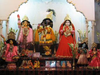 Божества в Суварна-вихар Гаудия Матхе